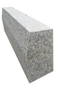 Krawężnik granitowy 15x30 cm ze skosem góra płomieniowana