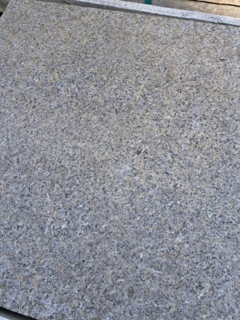 Płytka granitowa płomieniowana Black Pearl 60x60x2 cm