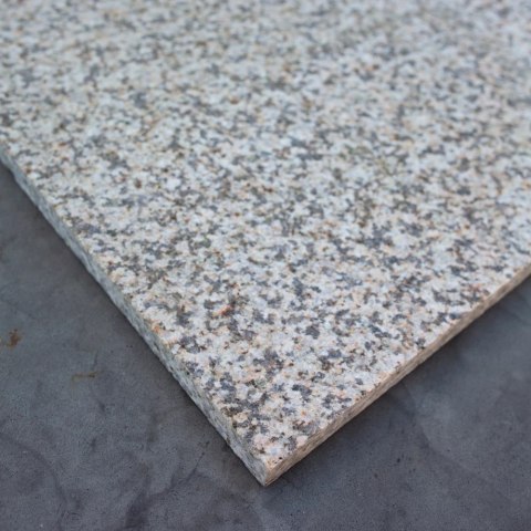 Płytka granitowa beżowo szara płomieniowana G682 40x60x2 cm