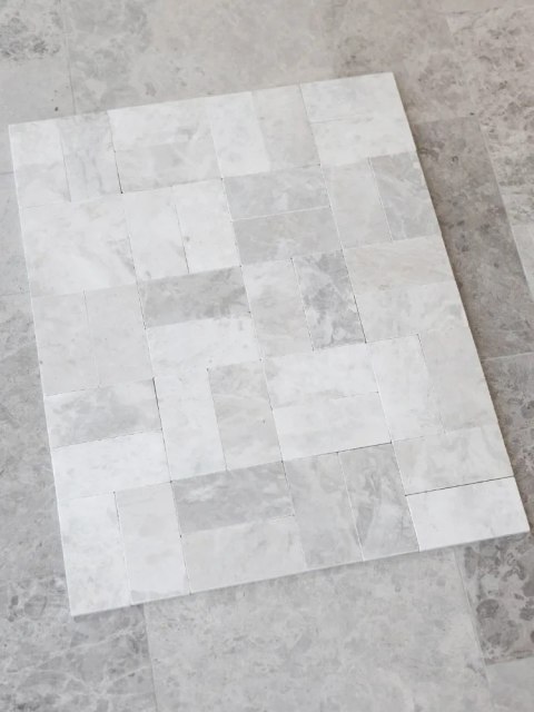 Płytka marmurowa Royal White Bębnowana 10x10x1 cm