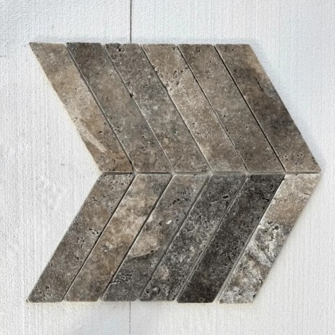 Trawertyn Silver Bębnowany Chevron 7,5x30,5x1 cm